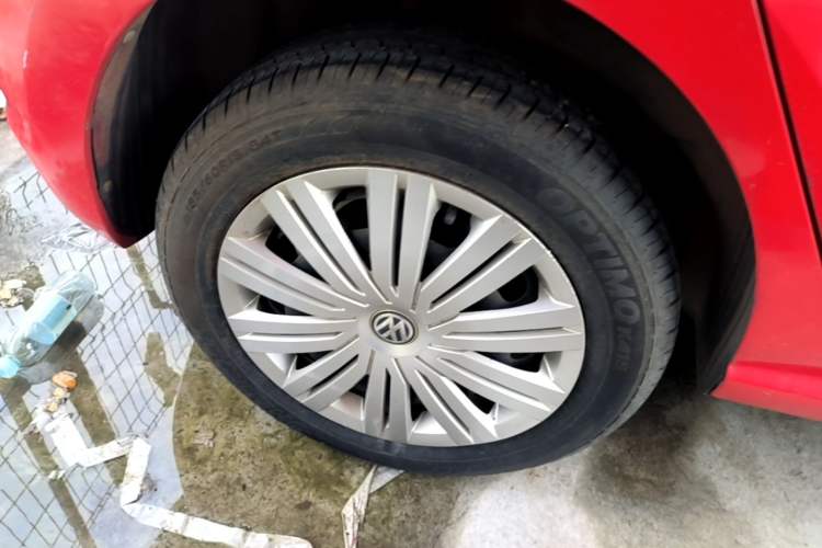 Used Volkswagen Polo 2016 1.6L Automatic Comfort Model Right Rear Wheel Hub