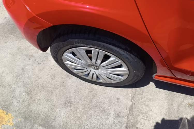 Used Volkswagen Polo 2016 1.6L Automatic Comfort Model Right Rear Wheel Hub
