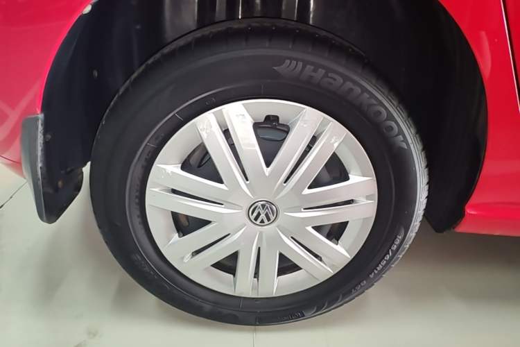 Used Volkswagen Polo 2016 1.4L Manual Fashion Model Right Rear Wheel Hub
