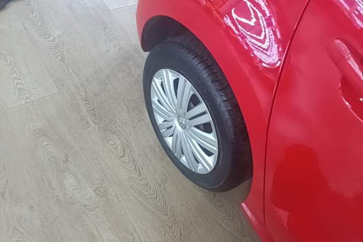 Used Volkswagen Polo 2016 1.6L Automatic Comfort Model Right Rear Wheel Hub