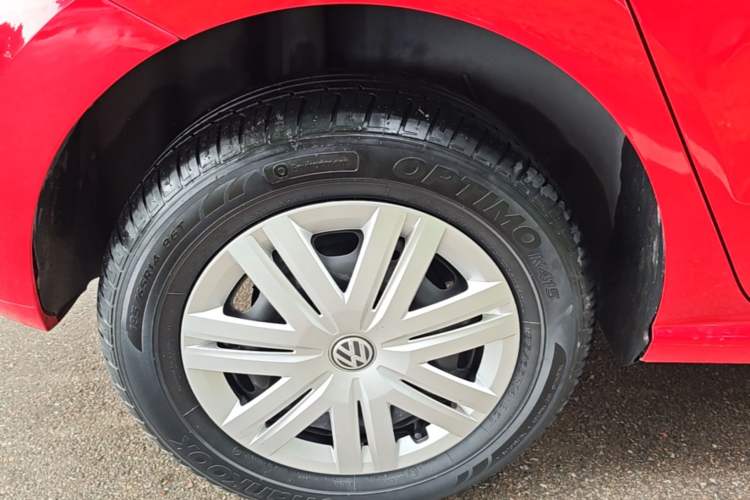 Used Volkswagen Polo 2016 1.4L Manual Fashion Model Right Rear Wheel Hub