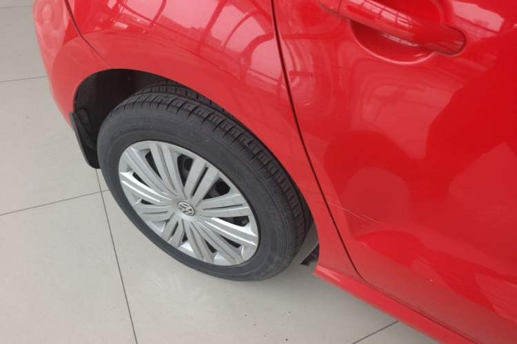 Used Volkswagen Polo 2016 1.6L Automatic Comfort Model Right Rear Wheel Hub