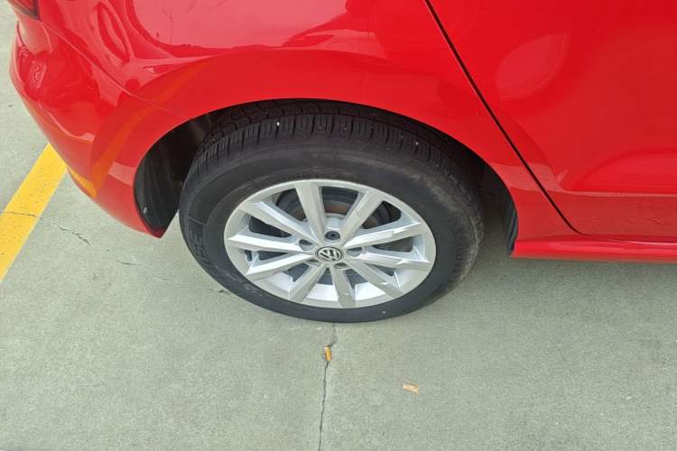 Used Volkswagen Polo 2016 1.6L Automatic Luxury Model Right Rear Wheel Hub
