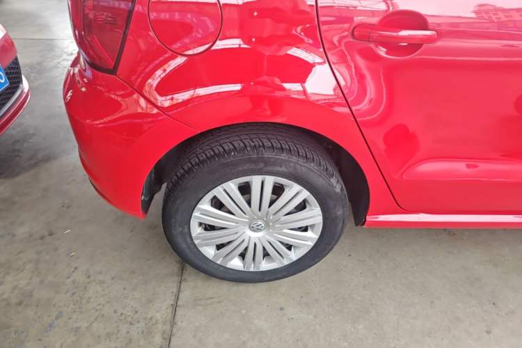 Used Volkswagen Polo 2016 1.6L Automatic Comfort Model Right Rear Wheel Hub