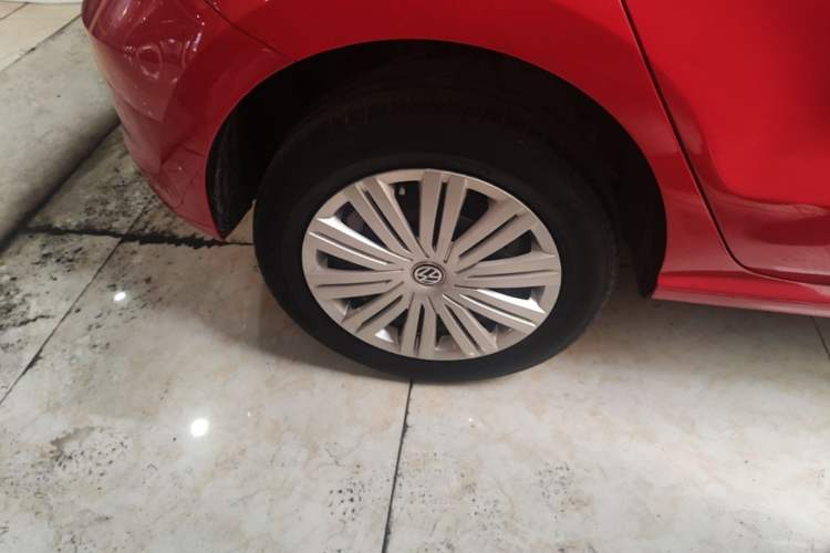 Used Volkswagen Polo 2016 1.6L Automatic Comfort Model Right Rear Wheel Hub