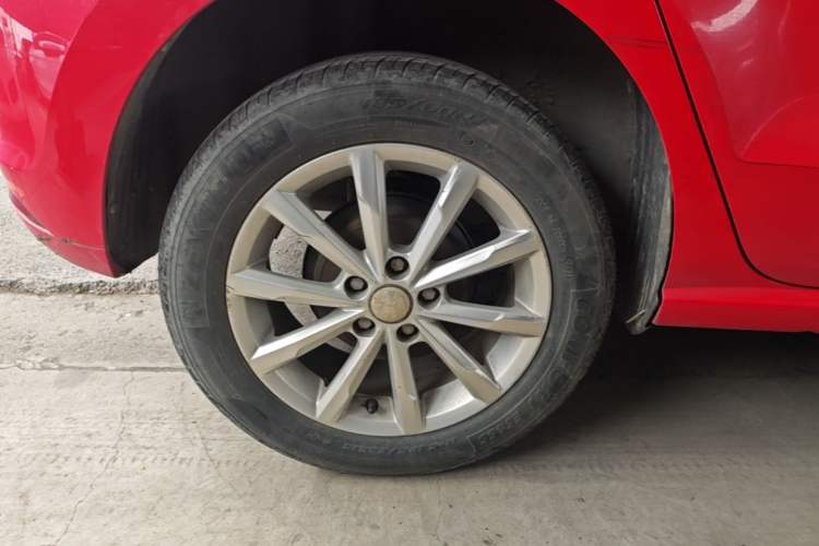 Used Volkswagen Polo 2016 1.6L Automatic Comfort Model Right Rear Wheel Hub