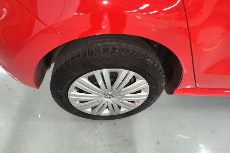 Used Volkswagen Polo 2016 1.6L Automatic Comfort Model Right Rear Wheel Hub