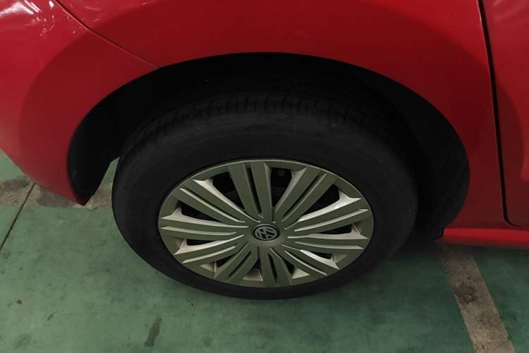 Used Volkswagen Polo 2016 1.6L Automatic Comfort Model Right Rear Wheel Hub