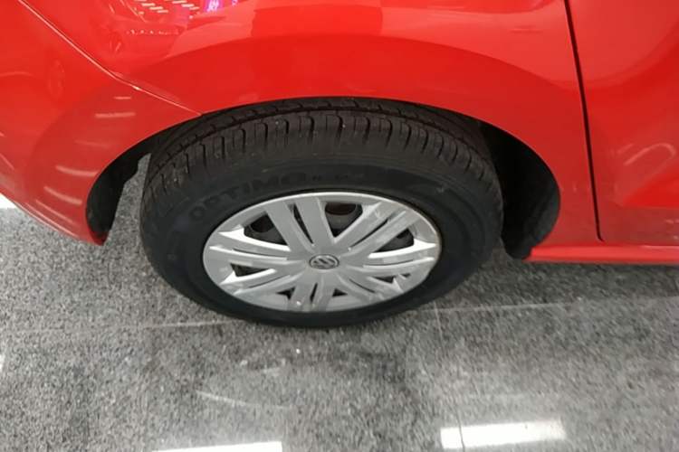 Used Volkswagen Polo 2016 1.4L Manual Fashion Model Right Rear Wheel Hub