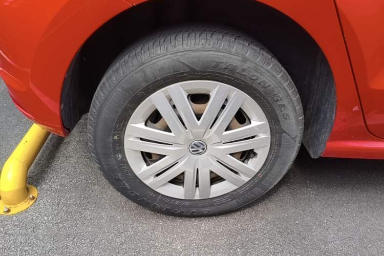 Used Volkswagen Polo 2016 1.4L Manual Fashion Model Right Rear Wheel Hub