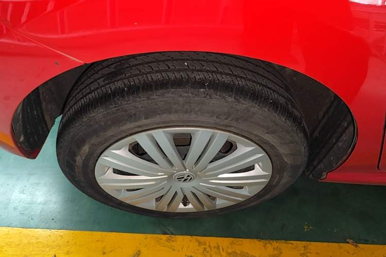 Used Volkswagen Polo 2016 1.6L Automatic Comfort Model Right Rear Wheel Hub