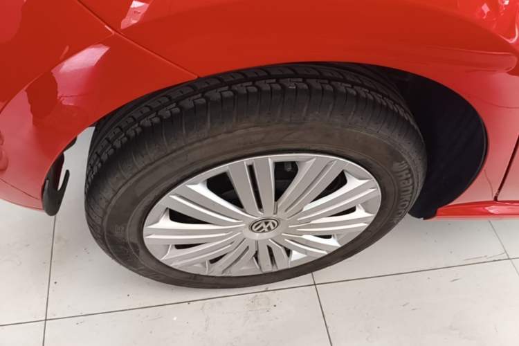 Used Volkswagen Polo 2016 1.6L Automatic Comfort Model Right Rear Wheel Hub