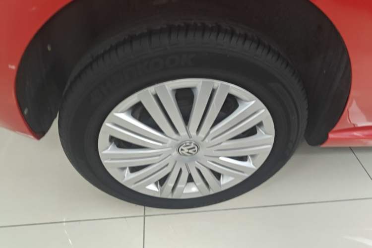 Used Volkswagen Polo 2016 1.6L Automatic Comfort Model Right Rear Wheel Hub
