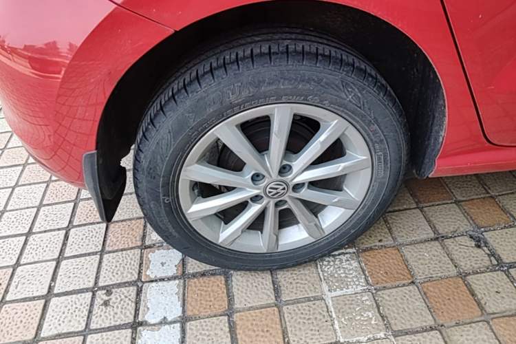 Used Volkswagen Polo 2016 1.6L Automatic Luxury Model Right Rear Wheel Hub