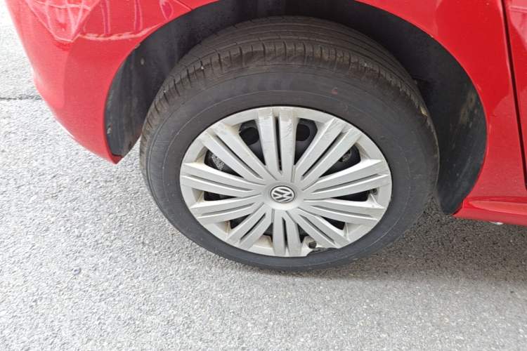 Used Volkswagen Polo 2016 1.6L Automatic Comfort Model Right Rear Wheel Hub