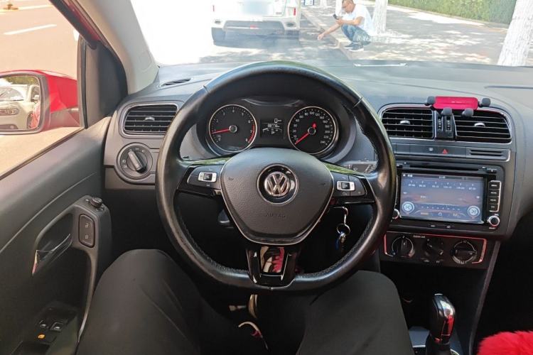 Used Volkswagen Polo 2016 1.6L Automatic Comfort Model Steering Wheel