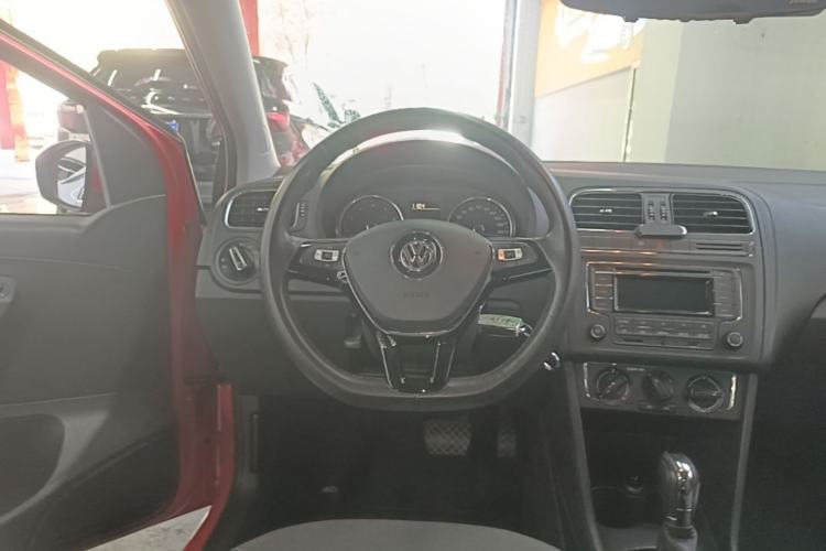 Used Volkswagen Polo 2016 1.6L Automatic Comfort Model Steering Wheel