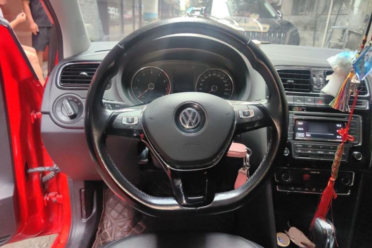 Used Volkswagen Polo 2016 1.6L Automatic Luxury Model Steering Wheel