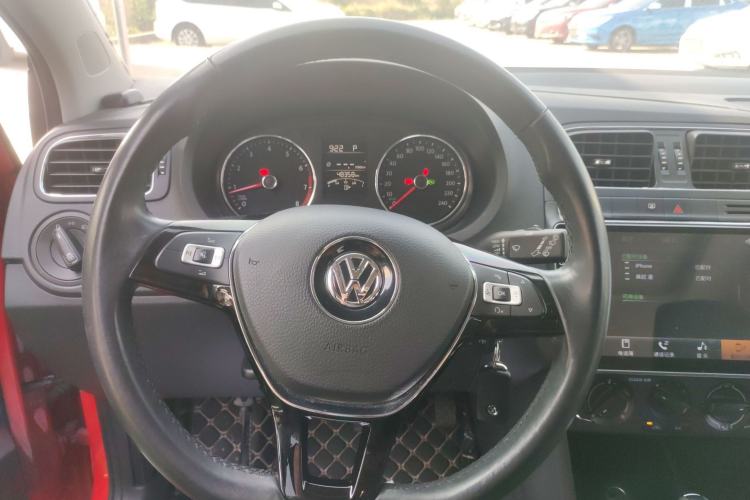 Used Volkswagen Polo 2016 1.6L Automatic Comfort Model Steering Wheel