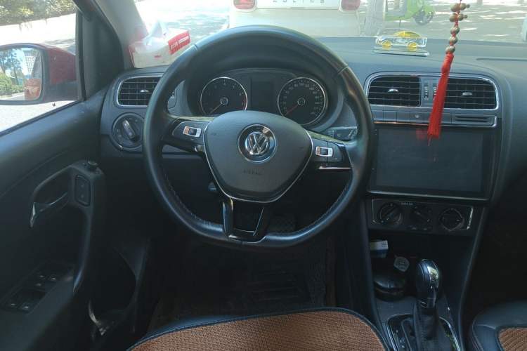 Used Volkswagen Polo 2016 1.6L Automatic Comfort Model Steering Wheel