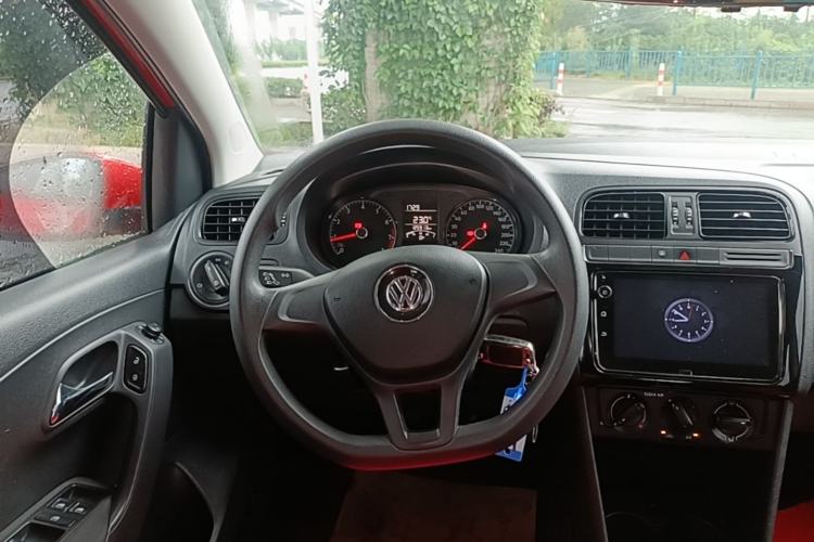 Used Volkswagen Polo 2016 1.4L Manual Fashion Model Steering Wheel
