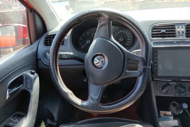 Used Volkswagen Polo 2016 1.4L Manual Fashion Model Steering Wheel