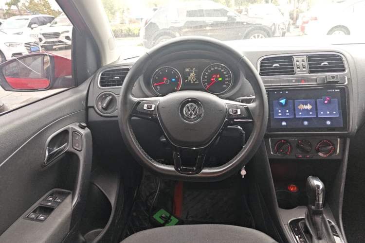 Used Volkswagen Polo 2016 1.6L Automatic Comfort Model Steering Wheel