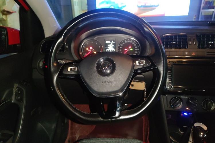 Used Volkswagen Polo 2016 1.6L Automatic Comfort Model Steering Wheel