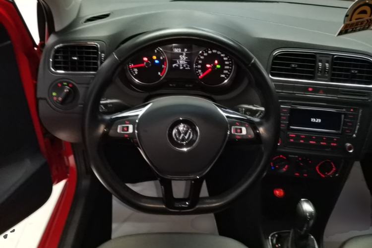 Used Volkswagen Polo 2016 1.6L Automatic Comfort Model Steering Wheel