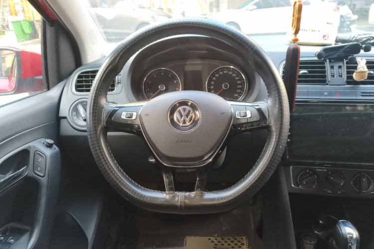 Used Volkswagen Polo 2016 1.6L Automatic Comfort Model Steering Wheel