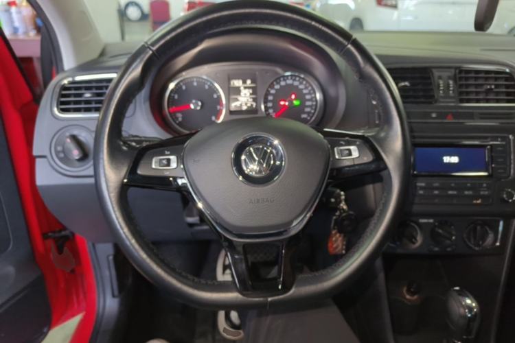 Used Volkswagen Polo 2016 1.6L Automatic Comfort Model Steering Wheel