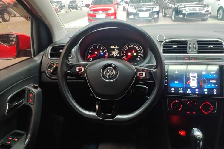 Used Volkswagen Polo 2016 1.6L Automatic Comfort Model Steering Wheel