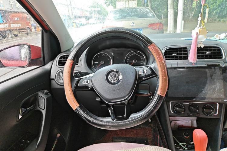 Used Volkswagen Polo 2016 1.6L Automatic Comfort Model Steering Wheel