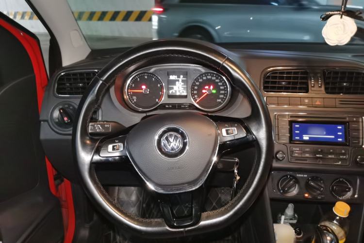 Used Volkswagen Polo 2016 1.6L Automatic Comfort Model Steering Wheel