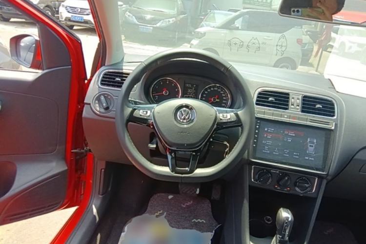 Used Volkswagen Polo 2016 1.6L Automatic Comfort Model Steering Wheel