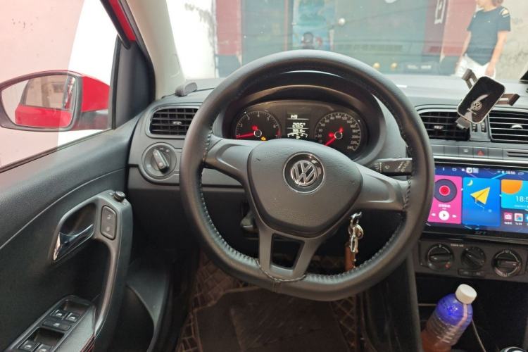 Used Volkswagen Polo 2016 1.4L Manual Fashion Model Steering Wheel