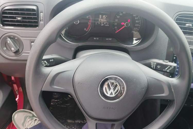 Used Volkswagen Polo 2016 1.4L Manual Fashion Model Steering Wheel