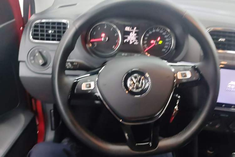Used Volkswagen Polo 2016 1.6L Automatic Comfort Model Steering Wheel