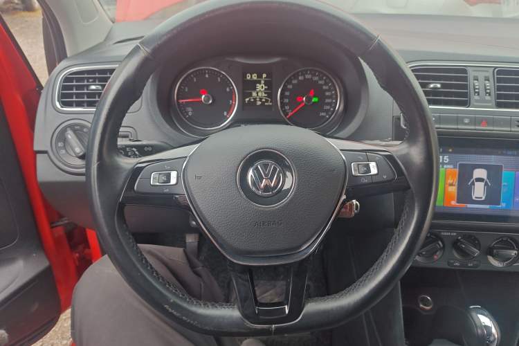 Used Volkswagen Polo 2016 1.6L Automatic Comfort Model Steering Wheel