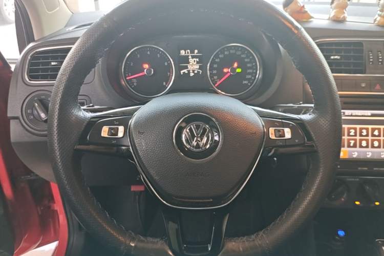 Used Volkswagen Polo 2016 1.6L Automatic Comfort Model Steering Wheel