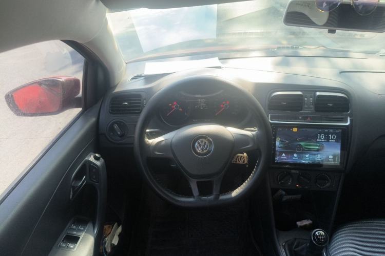 Used Volkswagen Polo 2016 1.4L Manual Fashion Model Steering Wheel