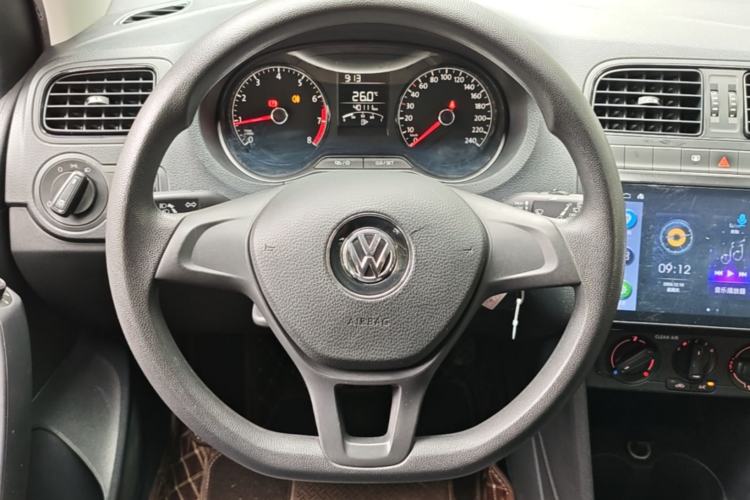 Used Volkswagen Polo 2016 1.4L Manual Fashion Model Steering Wheel