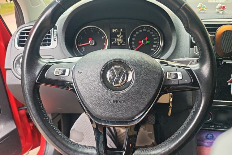 Used Volkswagen Polo 2016 1.6L Automatic Luxury Model Steering Wheel