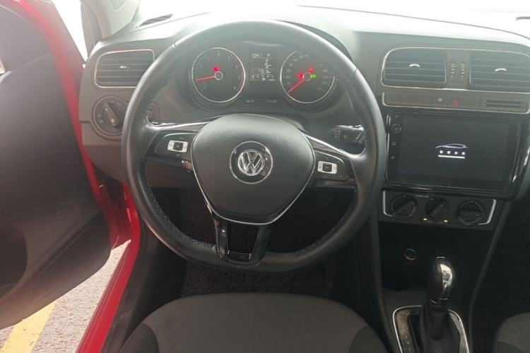 Used Volkswagen Polo 2016 1.6L Automatic Comfort Model Steering Wheel