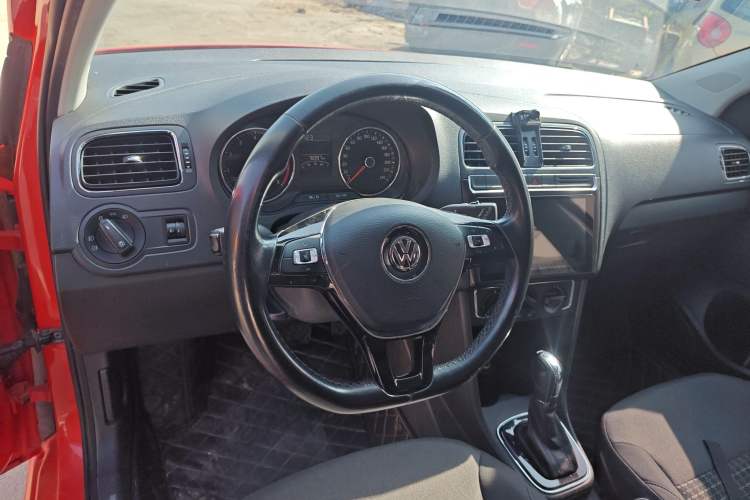 Used Volkswagen Polo 2016 1.6L Automatic Comfort Model Steering Wheel