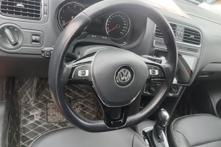 Used Volkswagen Polo 2016 1.6L Automatic Comfort Model Steering Wheel