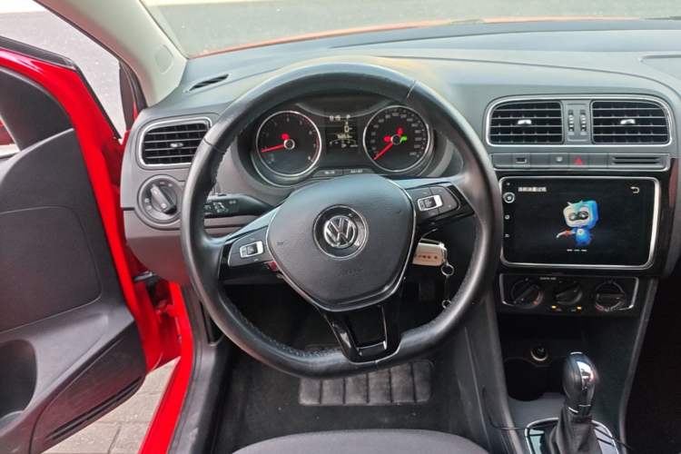 Used Volkswagen Polo 2016 1.6L Automatic Comfort Model Steering Wheel
