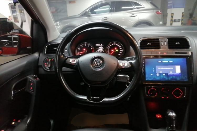 Used Volkswagen Polo 2016 1.6L Automatic Comfort Model Steering Wheel