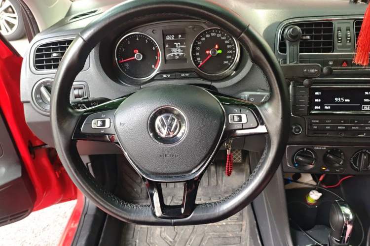 Used Volkswagen Polo 2016 1.6L Automatic Comfort Model Steering Wheel
