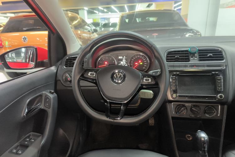 Used Volkswagen Polo 2016 1.6L Automatic Comfort Model Steering Wheel